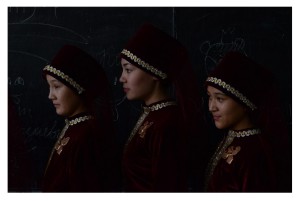 Танцовщицы школьной самодеятельности - Ногайки (караногайки). Фотограф Якуб Уразакаев